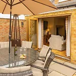 بيت للعطل Staxton Coach House Dog Friendly With Garden