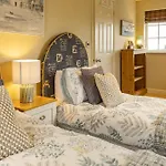 بيت للعطل Staxton Coach House Dog Friendly With Garden