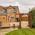 بيت للعطل Staxton Coach House Dog Friendly With Garden سكرابورو