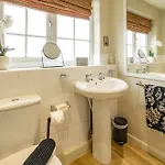 Staxton Coach House Dog Friendly With Garden *